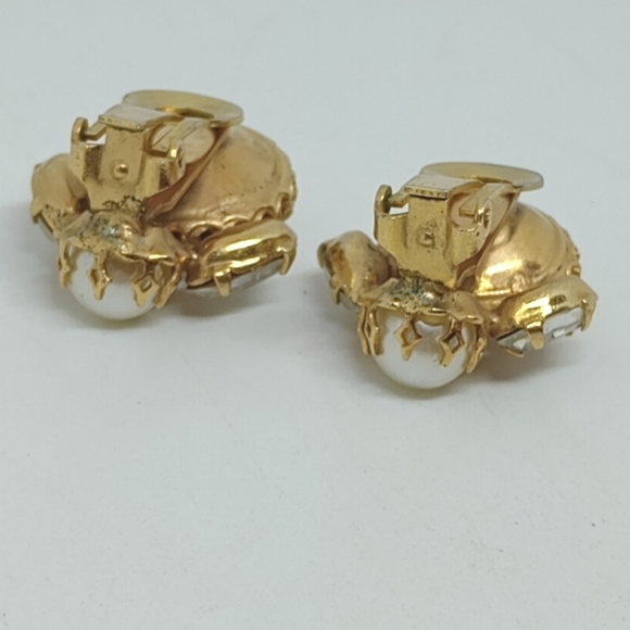 * vintage Schreiner faux pearl with clear crystals gold tone clip on earrings - Picture 6 of 12